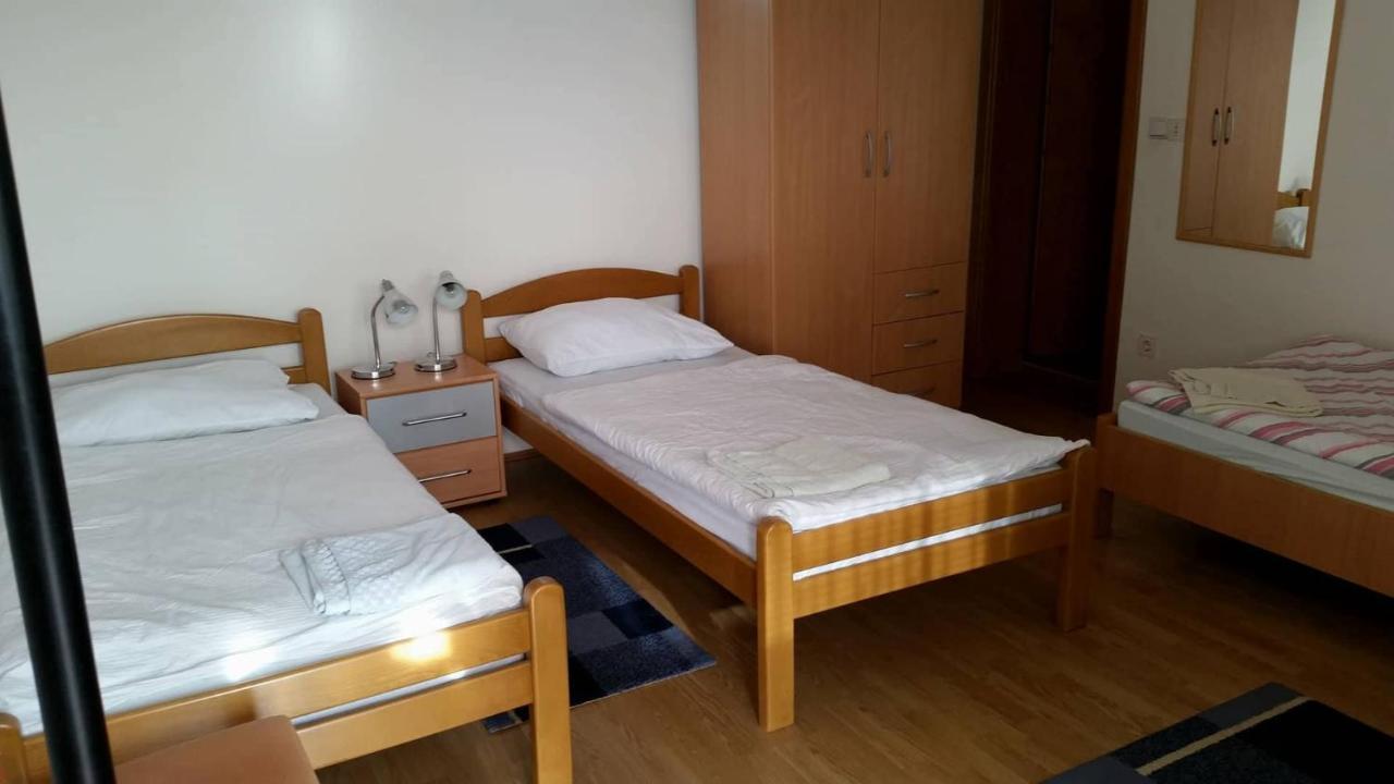 Prenociste Dzinic Hotel Zupanja Eksteriør billede