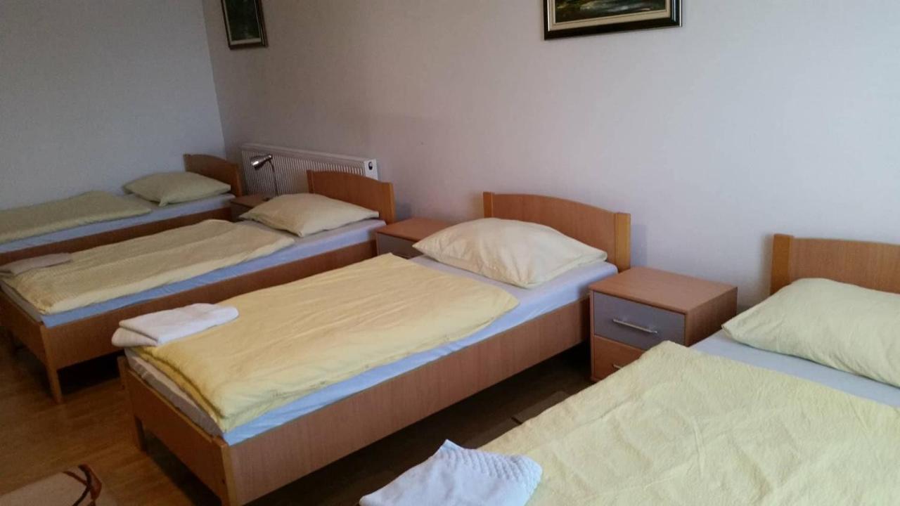 Prenociste Dzinic Hotel Zupanja Eksteriør billede