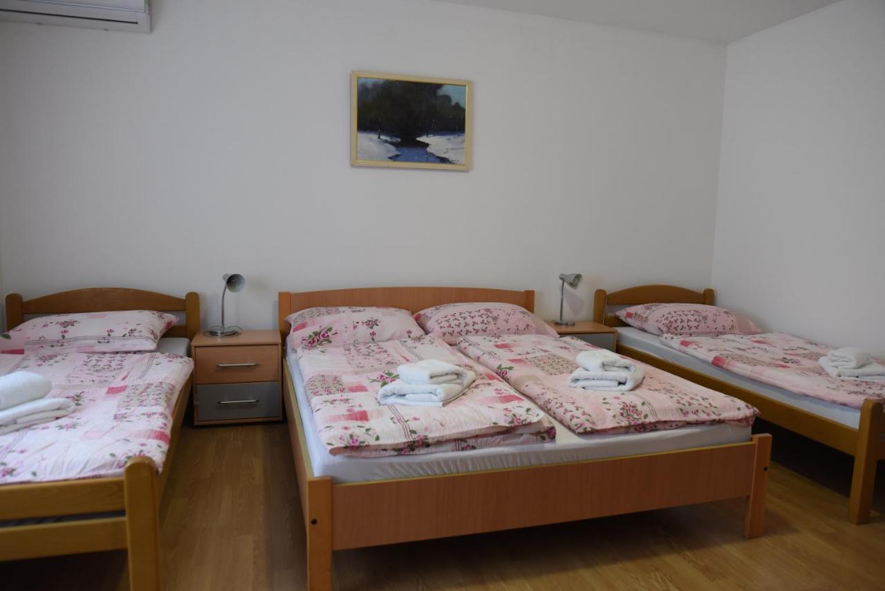 Prenociste Dzinic Hotel Zupanja Eksteriør billede