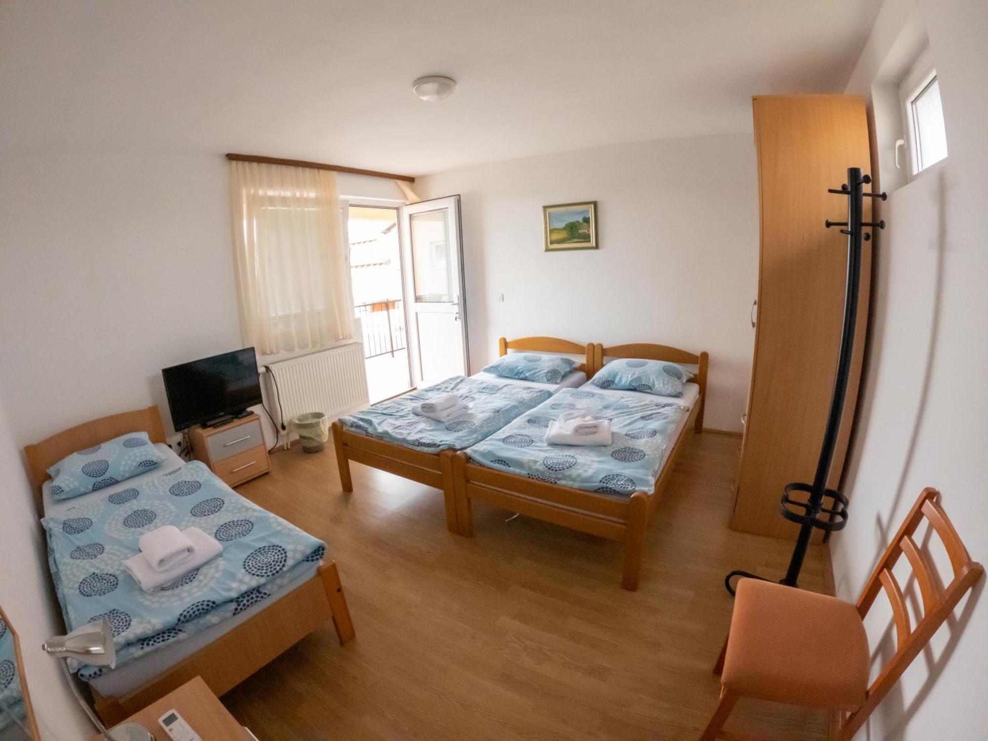 Prenociste Dzinic Hotel Zupanja Eksteriør billede