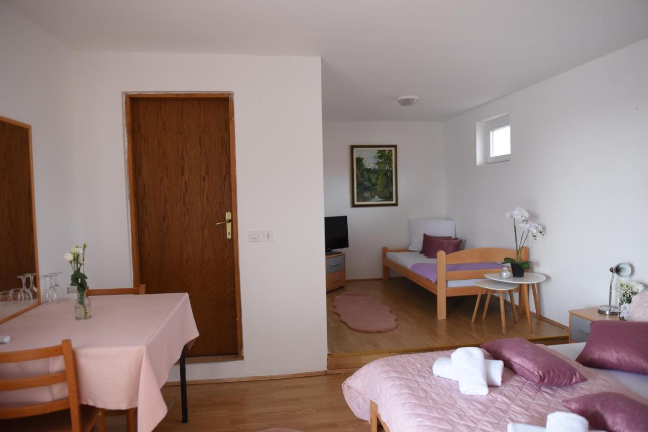 Prenociste Dzinic Hotel Zupanja Eksteriør billede