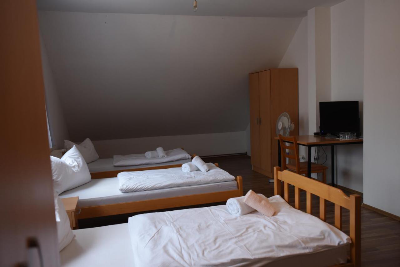 Prenociste Dzinic Hotel Zupanja Eksteriør billede